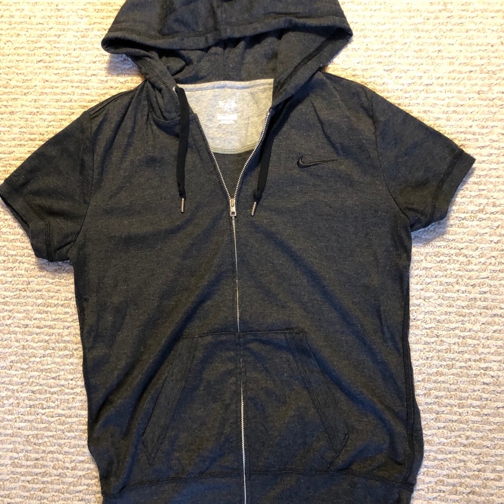 NIKE short sleeve sweatshirt
